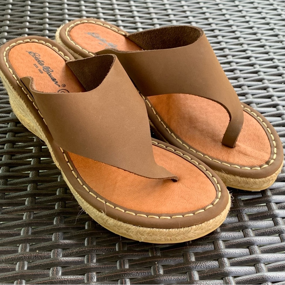 Eddie Bauer Brown espadrille toe-thong women’s sandals.